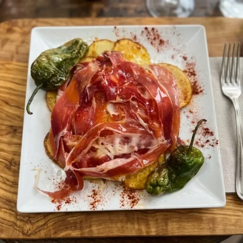 Aucacau-gal-huevos con jamon